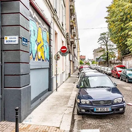 Διαμέρισμα Petit Coin De Verdure Au Coeur De Grenoble-avec Parking Γκρενόμπλ