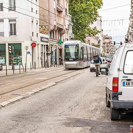 Petit Coin De Verdure Au Coeur De Grenoble-avec Parking Διαμέρισμα Γκρενόμπλ